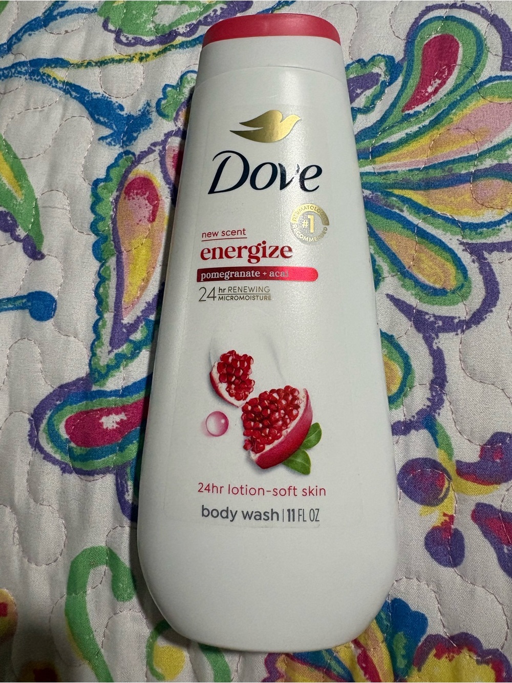Dove Energize Pomegranate + Acai Body Wash — White with Pink Cap